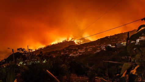 Incendios en California siguen creciendo a un ritmo alarmante