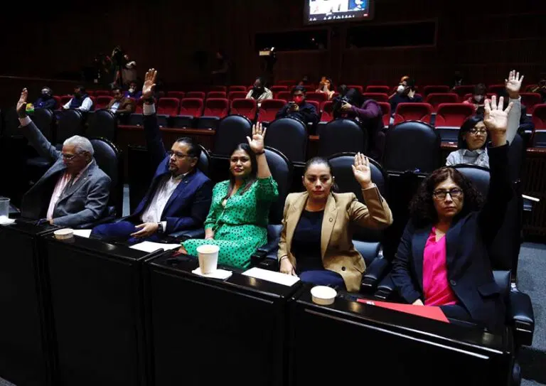 Members of the Chamber of Deputies energy committee voted Monday to send a propsal to eliminate daylight saving time in most of Mexico to a full vote.