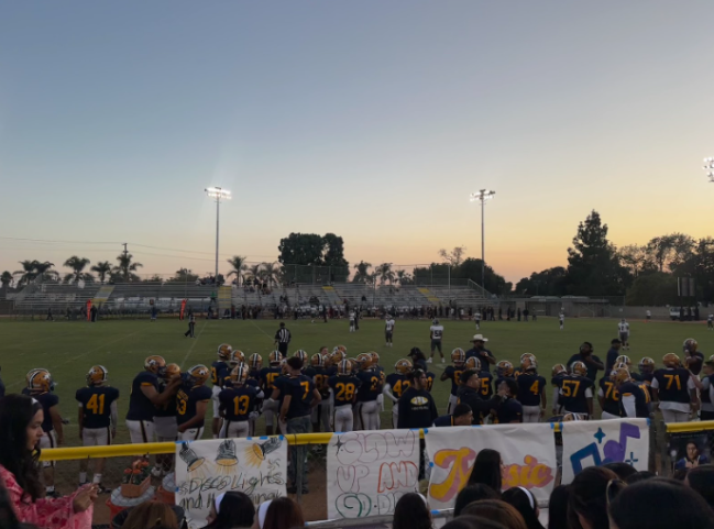 Kickoff to Homecoming: Pride on the Field - Duelo Bajo las Luces: El Partido de Homecoming