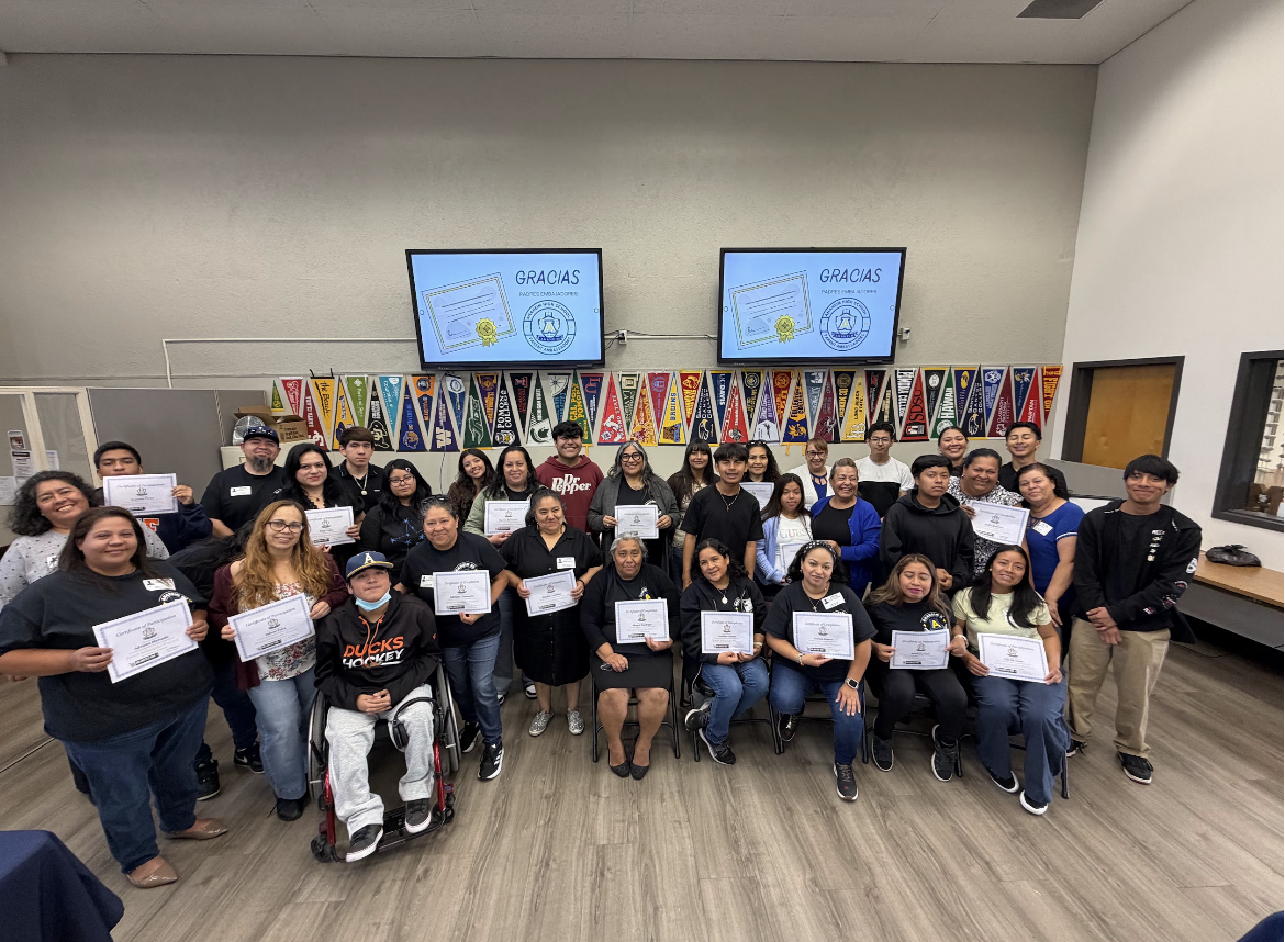Cuando las Familias se Involucran, la Escuela Crece/When Families Get Involved, the School Grows